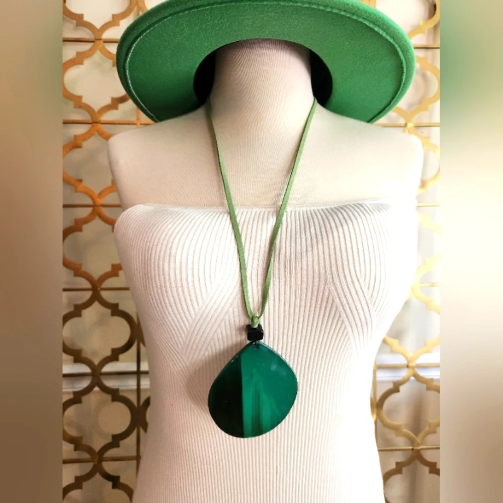 🍀New to the Boutique! Adjustable Hunter Green and Black Necklace🍀 - Picture 9 of 16